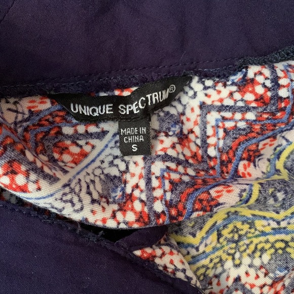 Unique Spectrum Flowy Tank - Picture 3 of 3